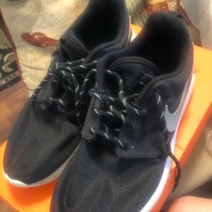 Ladies Nike’s athlete shoes